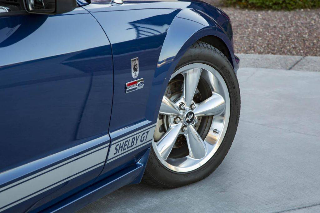 UM RARO FORD MUSTANG SHELBY GT CONVERTIBLE USADO POR CARROLL SHELBY SERÁ LEILOADO, foto 3