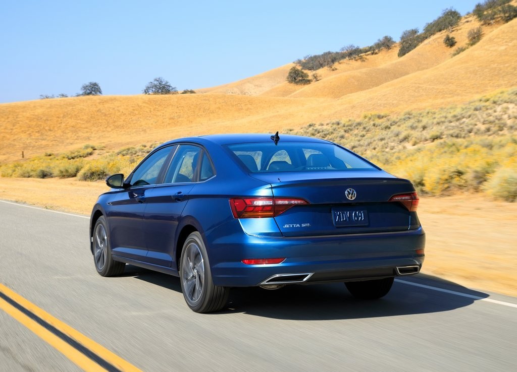 VOLKSWAGEN JETTA CHEGA RENOVADO A DETROIT, foto 15