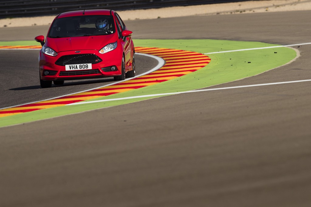 OITO MODELOS FORD PERFORMANCE JUNTOS EM UM ESPETÁCULO NA PISTA, foto 5