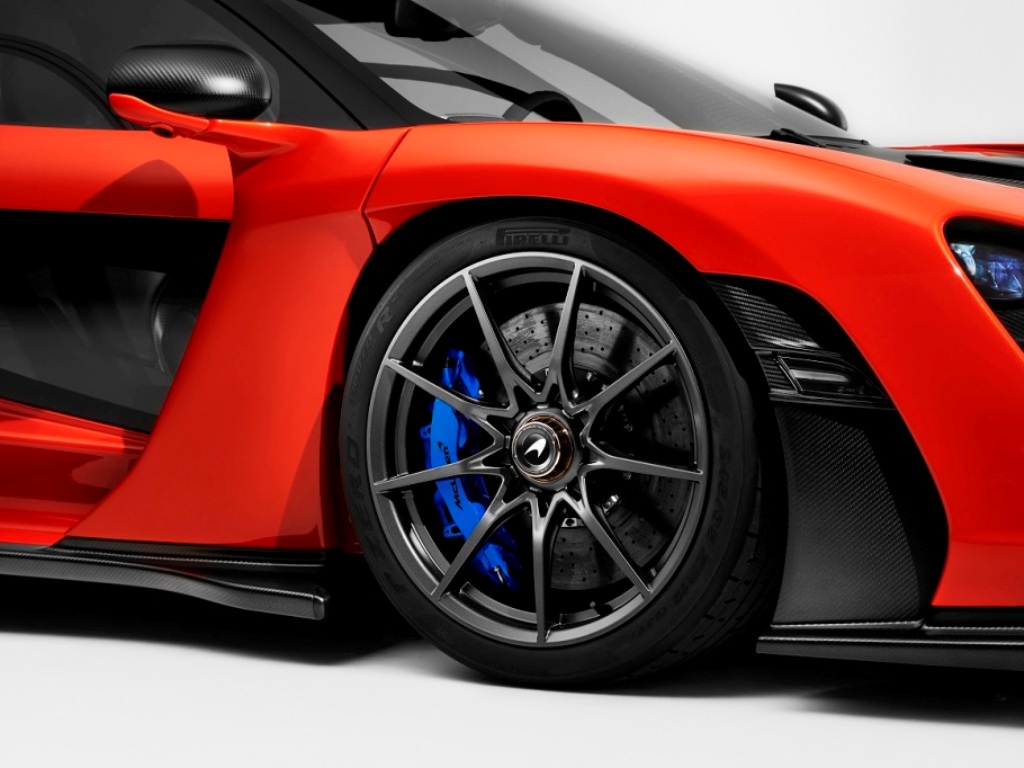 PIRELLI P ZERO E McLAREN SENNA: A JORNADA COMPARTILHADA DA PISTA PARA A ESTRADA, foto 3