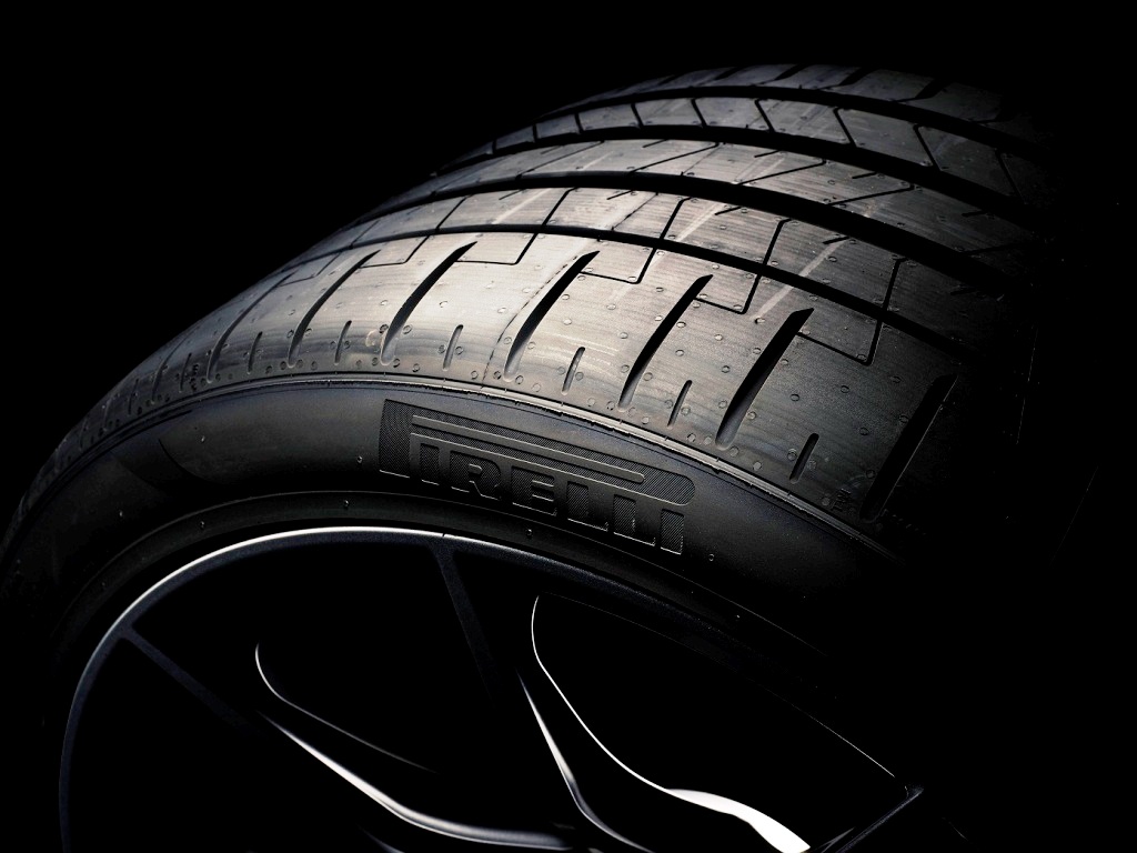 PIRELLI P ZERO E McLAREN SENNA: A JORNADA COMPARTILHADA DA PISTA PARA A ESTRADA, foto 4