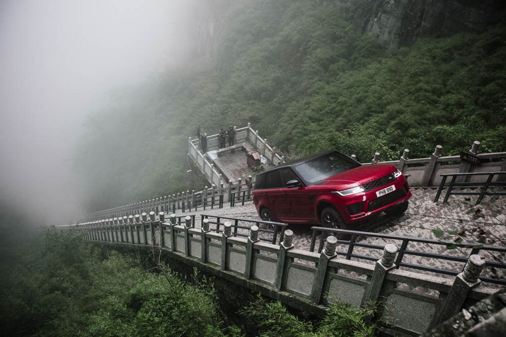 RANGE ROVER SPORT PHEV ALCANÇA A ‘PORTA DO CÉU’ NAS MONTANHAS CHINESAS DE TIANMEN, foto 1