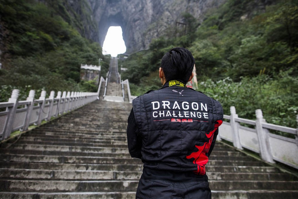 RANGE ROVER SPORT PHEV ALCANÇA A ‘PORTA DO CÉU’ NAS MONTANHAS CHINESAS DE TIANMEN, foto 6