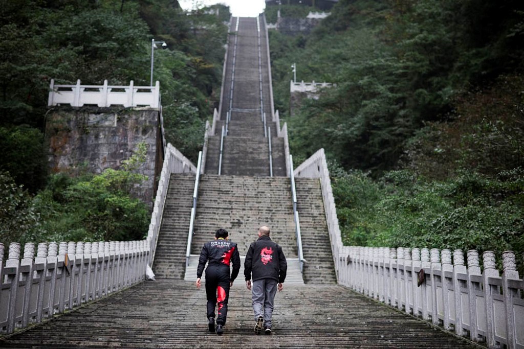 RANGE ROVER SPORT PHEV ALCANÇA A ‘PORTA DO CÉU’ NAS MONTANHAS CHINESAS DE TIANMEN, foto 17