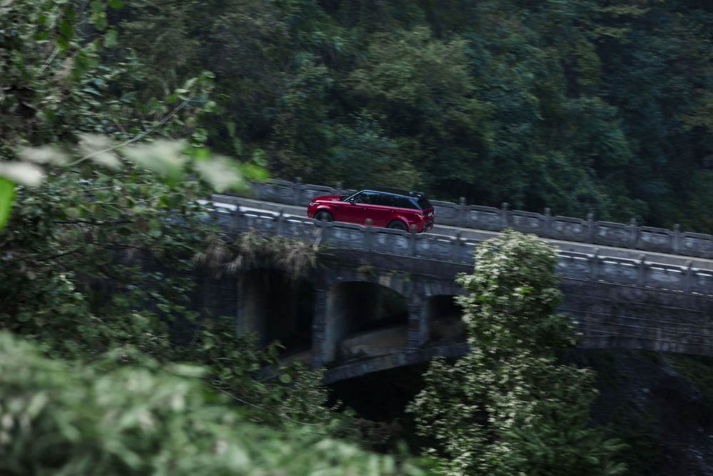 RANGE ROVER SPORT PHEV ALCANÇA A ‘PORTA DO CÉU’ NAS MONTANHAS CHINESAS DE TIANMEN, foto 19