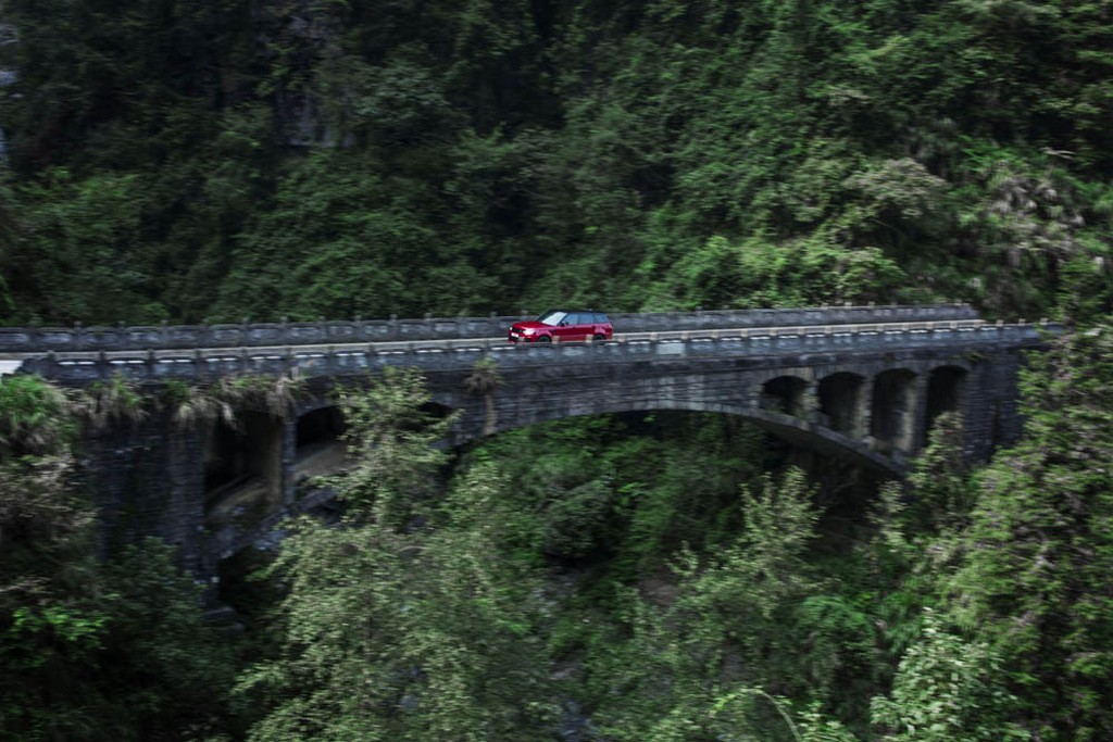 RANGE ROVER SPORT PHEV ALCANÇA A ‘PORTA DO CÉU’ NAS MONTANHAS CHINESAS DE TIANMEN, foto 20