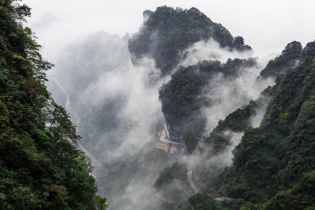 RANGE ROVER SPORT PHEV ALCANÇA A ‘PORTA DO CÉU’ NAS MONTANHAS CHINESAS DE TIANMEN, foto 22
