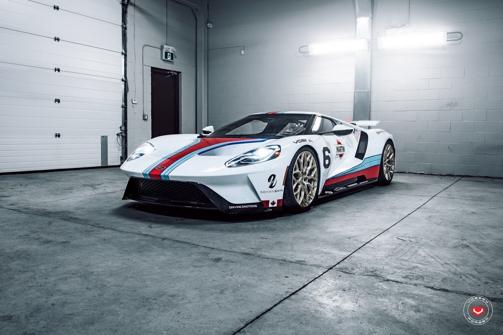 UM FORD GT COM DECORAÇÃO MARTINI RACING EQUIPADO COM RODAS DA VOSSEN WHEELS, foto 12