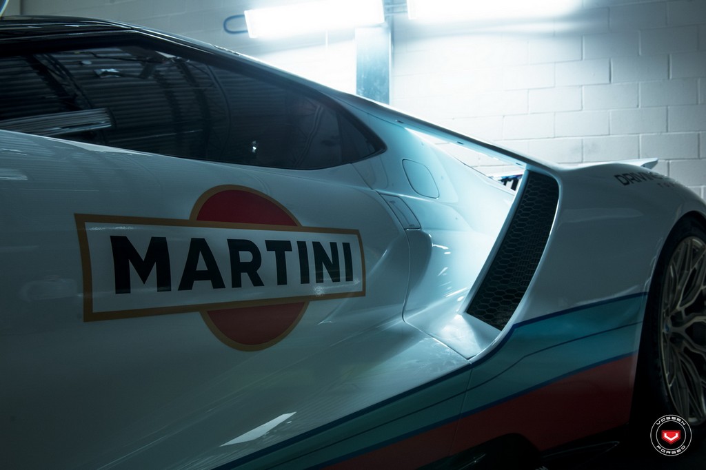 UM FORD GT COM DECORAÇÃO MARTINI RACING EQUIPADO COM RODAS DA VOSSEN WHEELS, foto 23