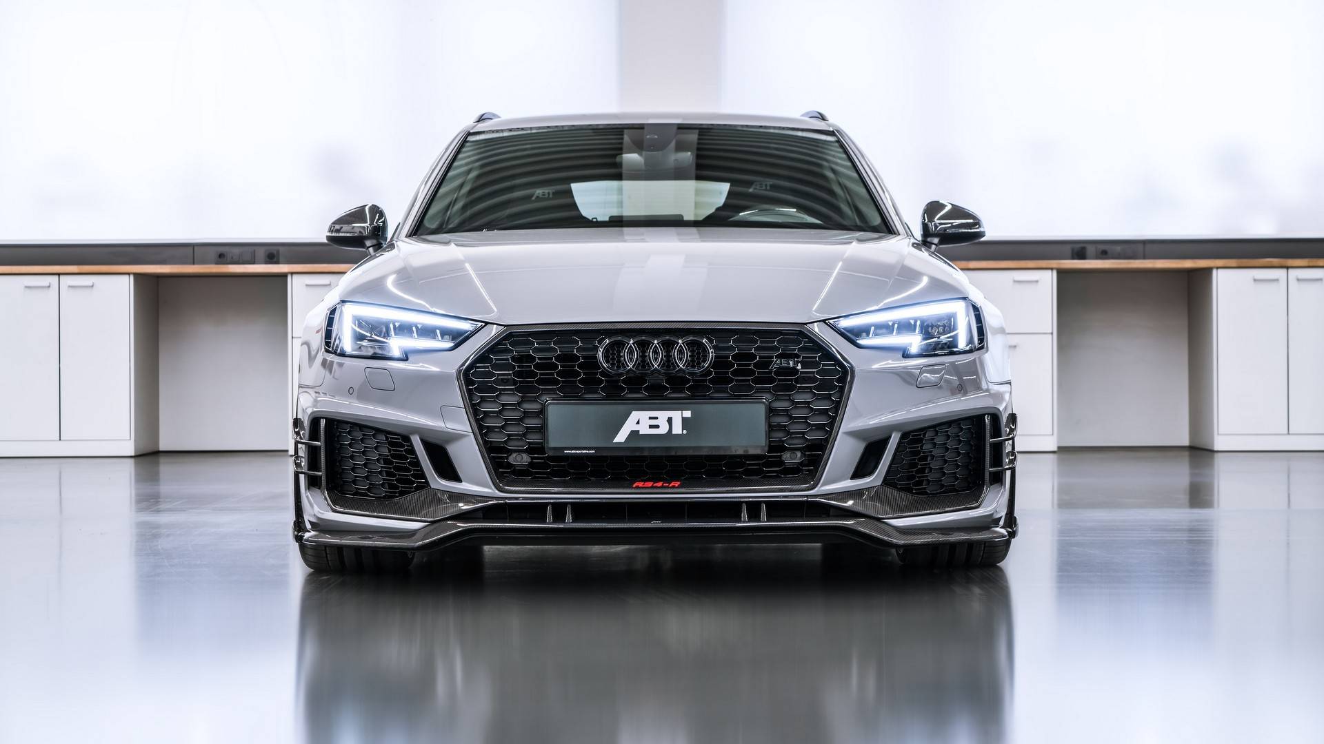 AUDI RS4-R AVANT BY ABT SPORTSLINE CHEGA A GENEBRA COM 530 CV, foto 1
