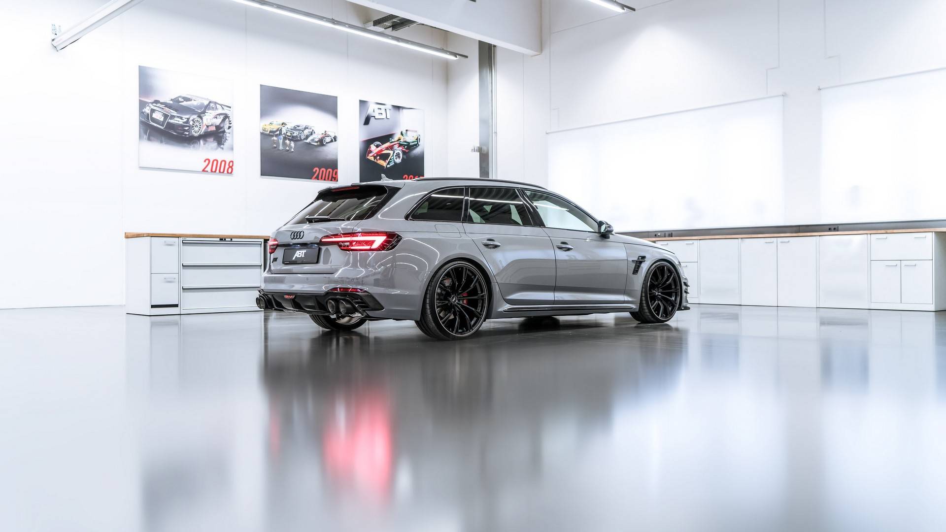 AUDI RS4-R AVANT BY ABT SPORTSLINE CHEGA A GENEBRA COM 530 CV, foto 4