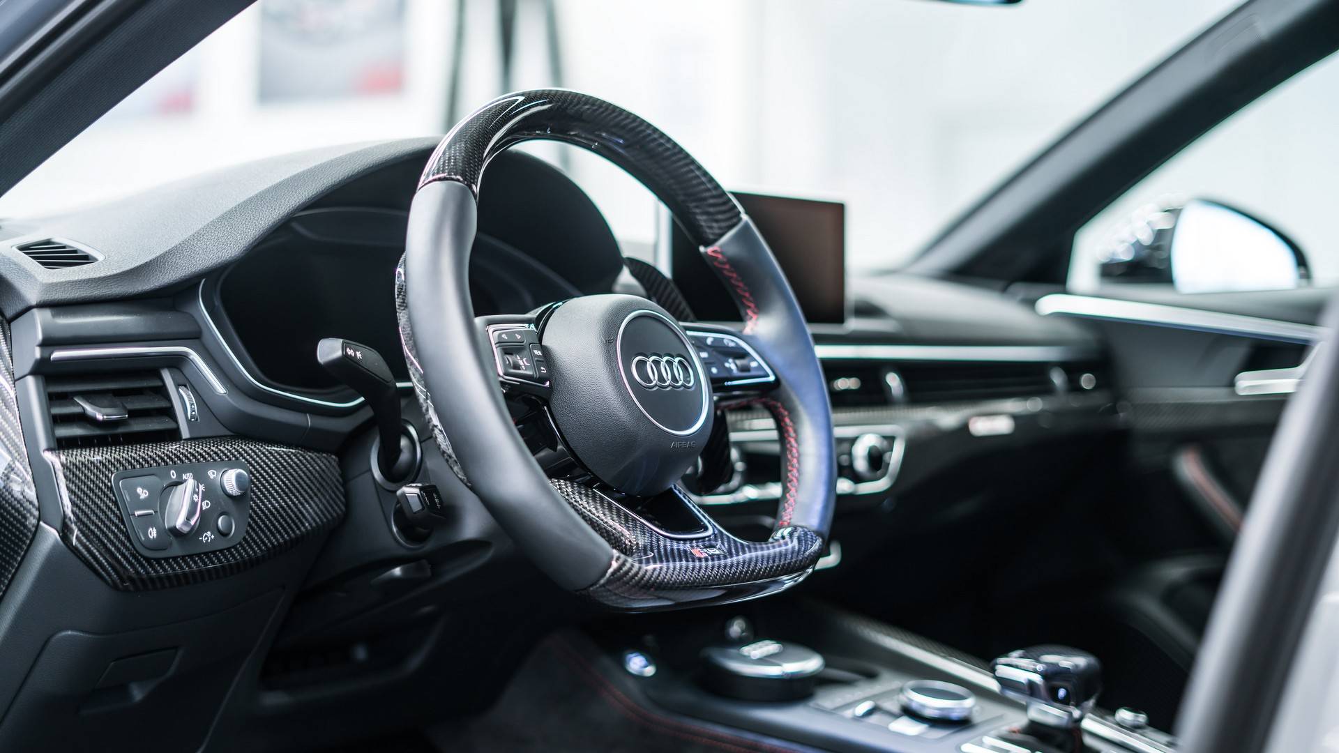 AUDI RS4-R AVANT BY ABT SPORTSLINE CHEGA A GENEBRA COM 530 CV, foto 13