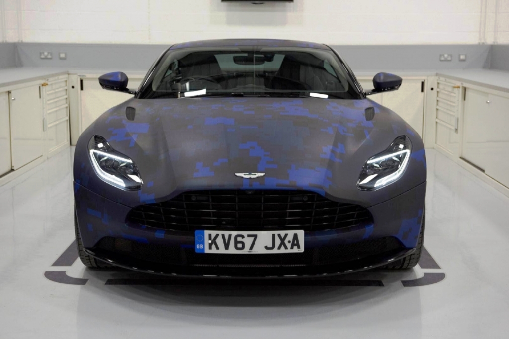 ASTON MARTIN DB11 RECEBE DECORAÇÃO DA EQUIPE RED BULL DE FÓRMULA 1, foto 2