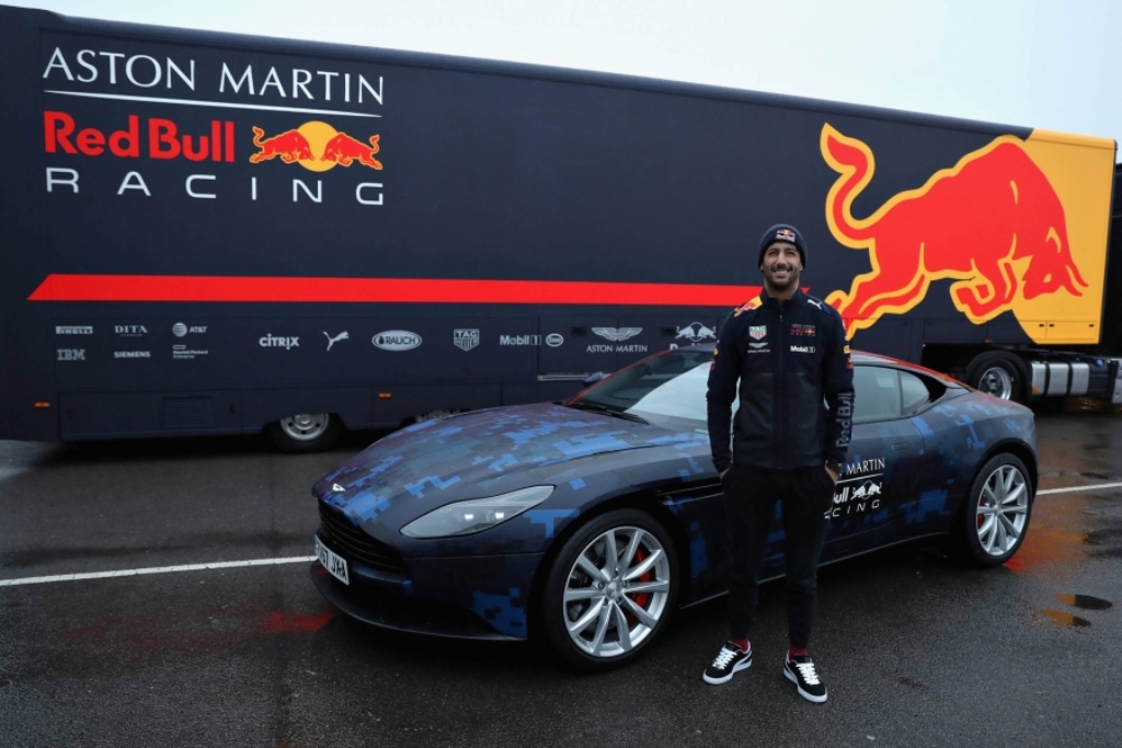 ASTON MARTIN DB11 RECEBE DECORAÇÃO DA EQUIPE RED BULL DE FÓRMULA 1, foto 4