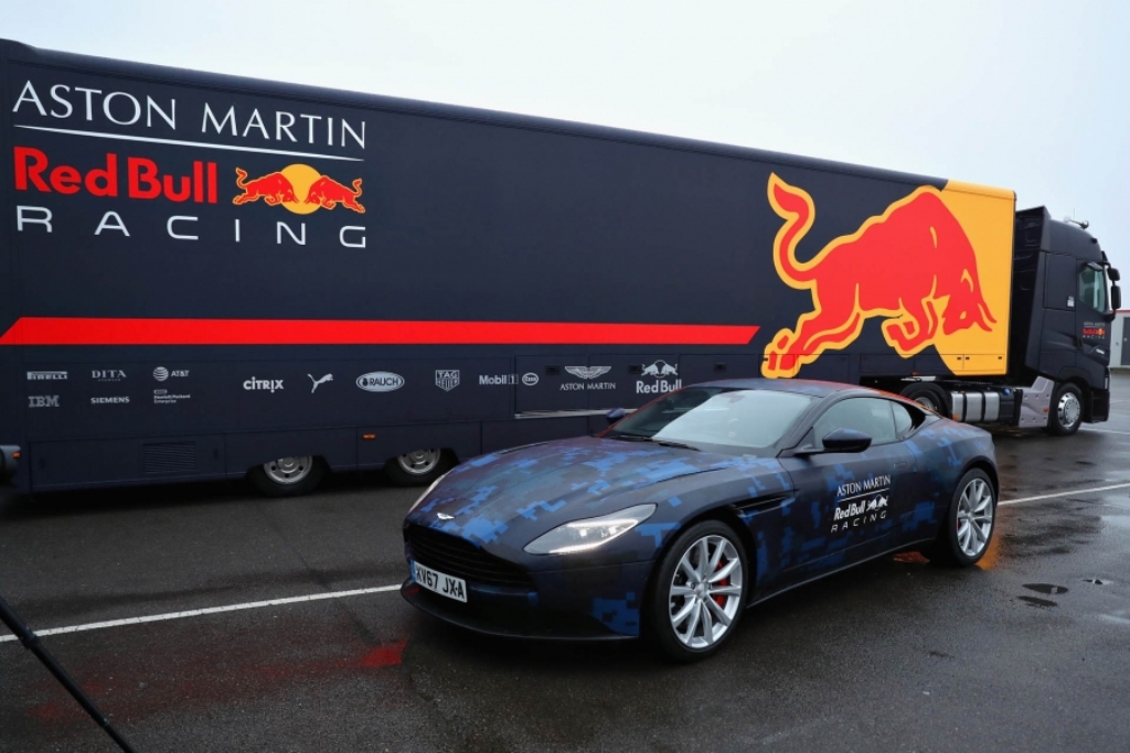 ASTON MARTIN DB11 RECEBE DECORAÇÃO DA EQUIPE RED BULL DE FÓRMULA 1, foto 5