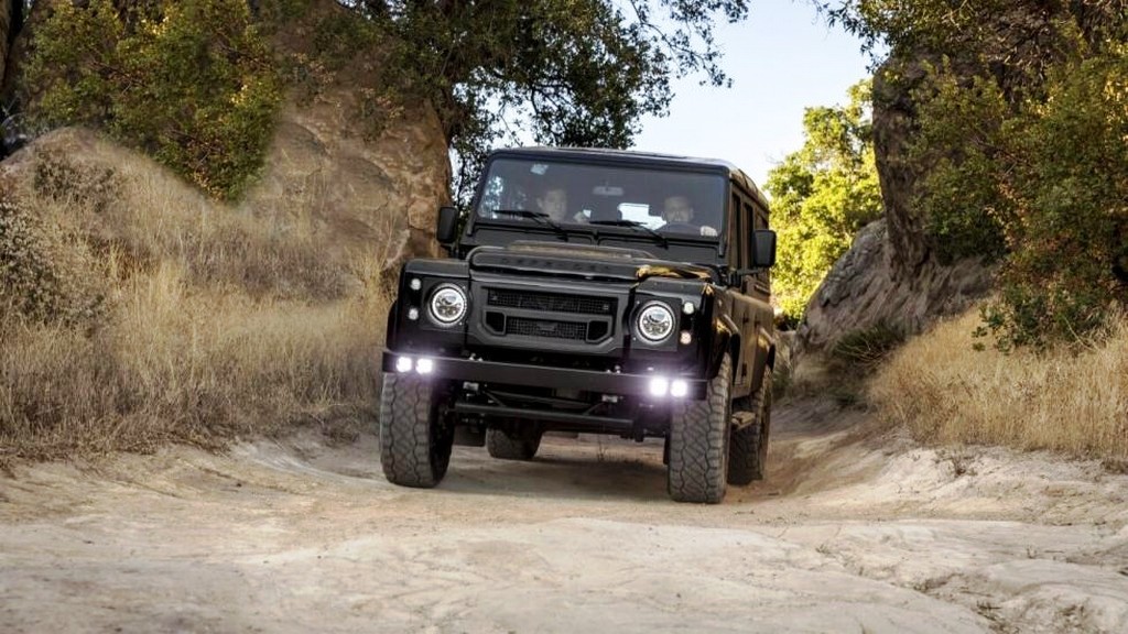 UM LAND ROVER DEFENDER 110 DE 1991 RECEBE UM MOTOR DE CORVETTE COM 430 CV, foto 2