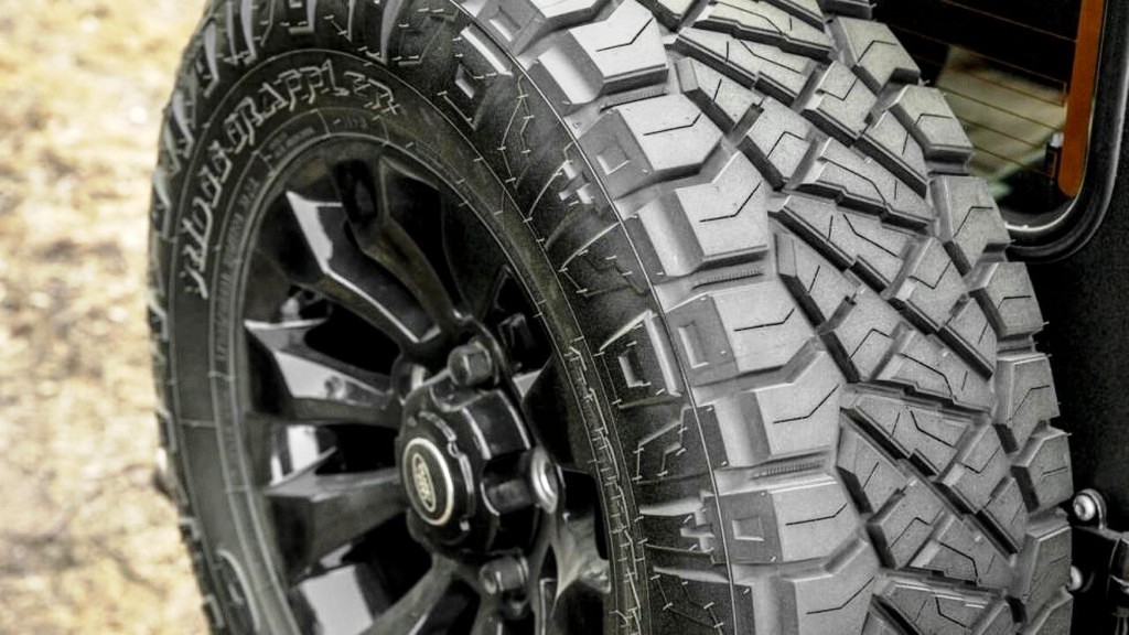 UM LAND ROVER DEFENDER 110 DE 1991 RECEBE UM MOTOR DE CORVETTE COM 430 CV, foto 14