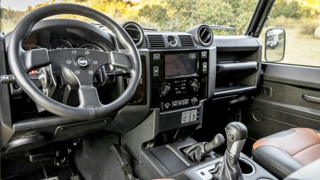 UM LAND ROVER DEFENDER 110 DE 1991 RECEBE UM MOTOR DE CORVETTE COM 430 CV, foto 18