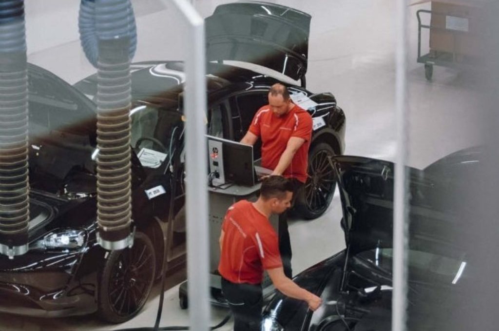 PORSCHE REVELA ALGUMAS IMAGENS DE DETALHES DO MISSION E, foto 2