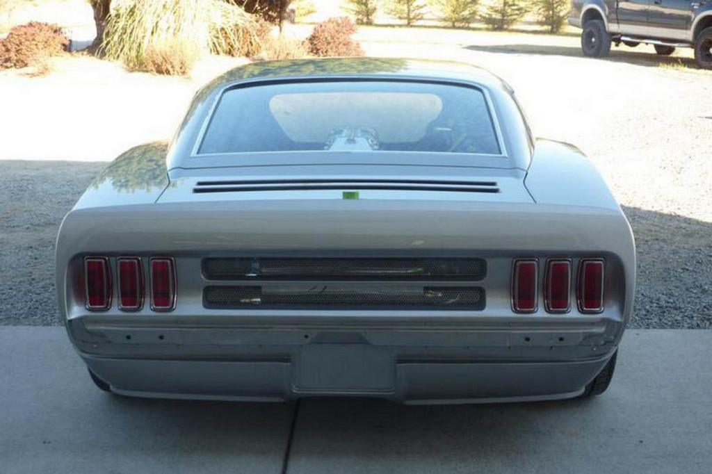 FORD MACH 40: UM DIFERENTE MUSTANG DE MOTOR CENTRAL, foto 7