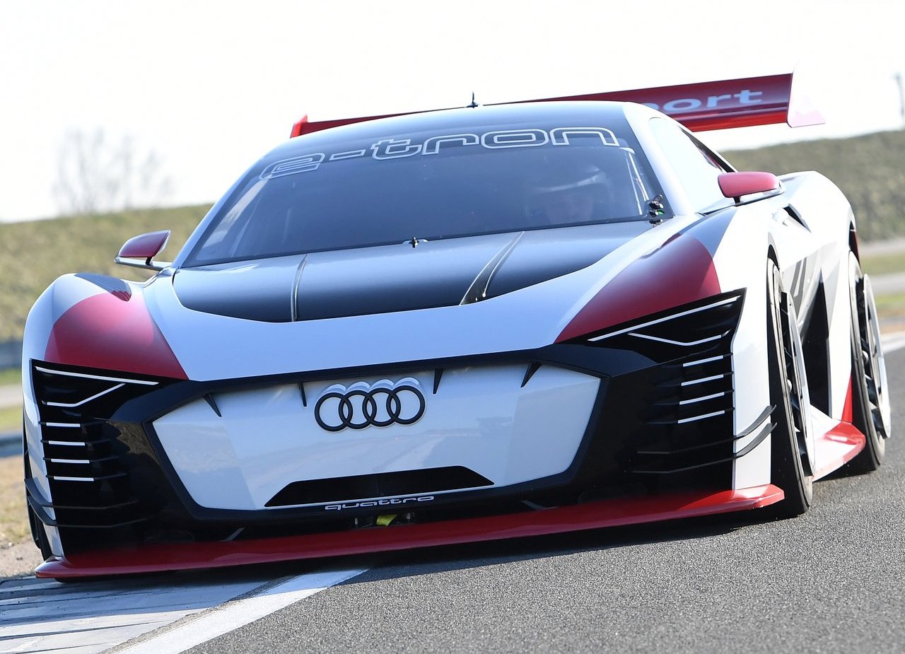 AUDI E-TRON VISION GRAN TURISMO: DO MUNDO VIRTUAL PARA AS PISTAS REAIS, foto 6