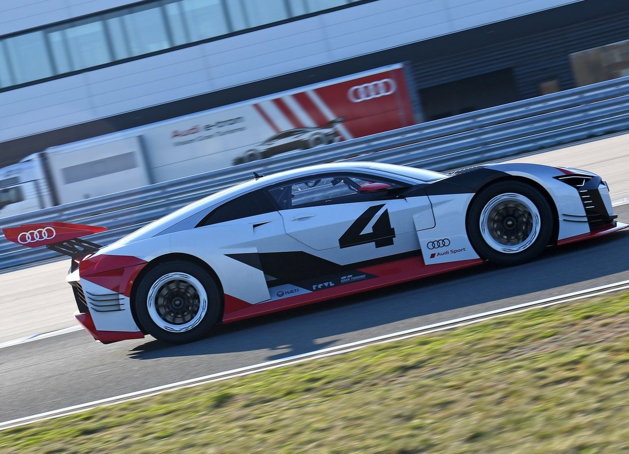 AUDI E-TRON VISION GRAN TURISMO: DO MUNDO VIRTUAL PARA AS PISTAS REAIS, foto 9