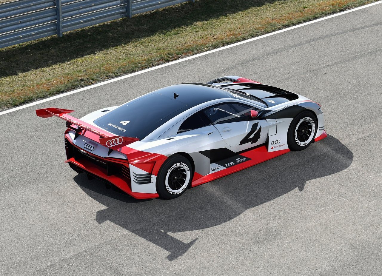 AUDI E-TRON VISION GRAN TURISMO: DO MUNDO VIRTUAL PARA AS PISTAS REAIS, foto 11