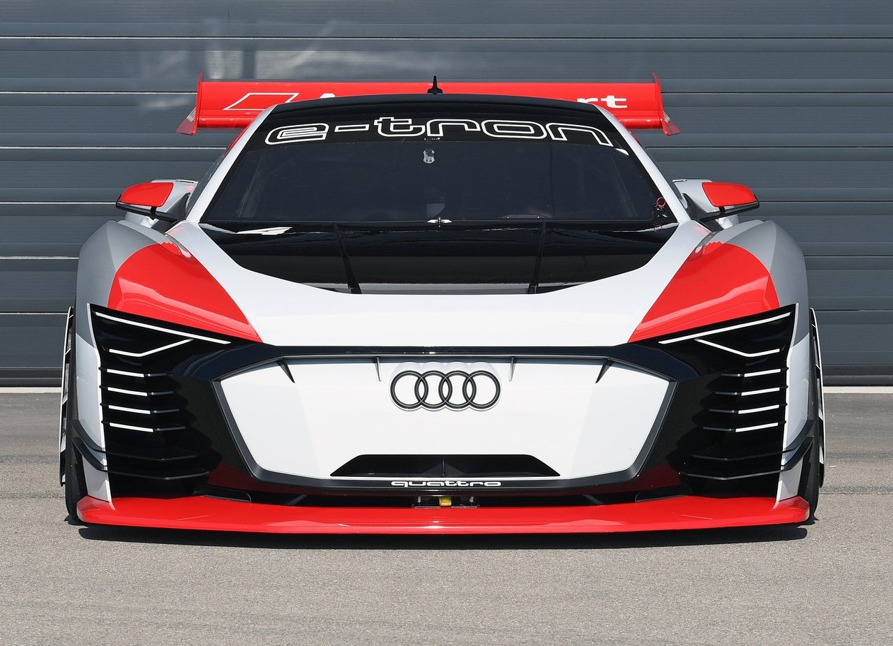 AUDI E-TRON VISION GRAN TURISMO: DO MUNDO VIRTUAL PARA AS PISTAS REAIS, foto 12