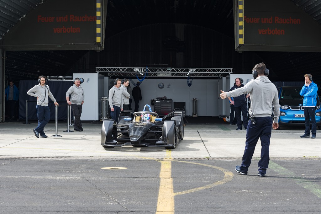 BMW iFE.18: PRIMEIRO ELÉTRICO DE COMPETIÇÃO DA MARCA ALEMÃ JÁ ESTÁ PRONTO, foto 13