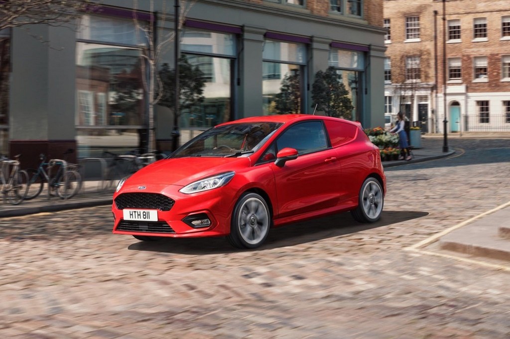 VERSÃO COMERCIAL DO FORD FIESTA ESTREIA NO REINO UNIDO, foto 2