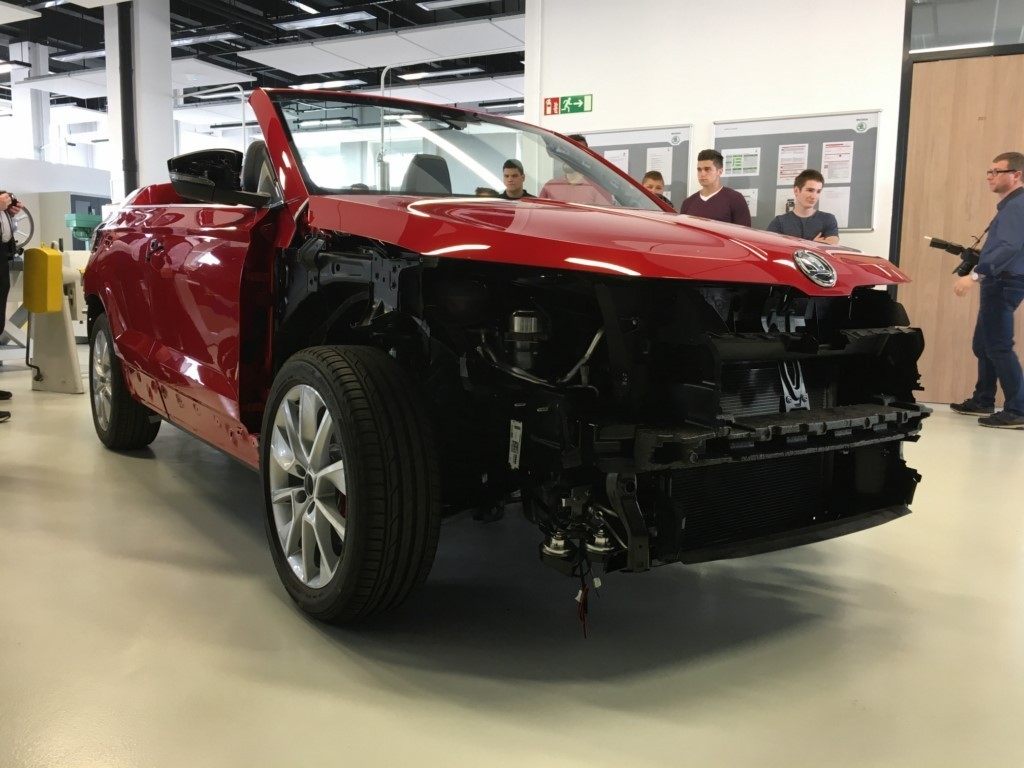 SKODA KAROQ CABRIOLET SURGE COMO UM PROTÓTIPO EM ESCALA REAL, foto 1