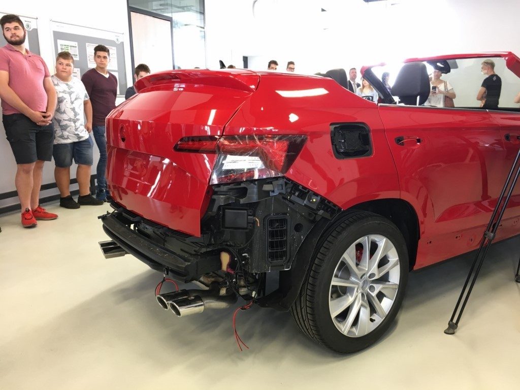 SKODA KAROQ CABRIOLET SURGE COMO UM PROTÓTIPO EM ESCALA REAL, foto 2