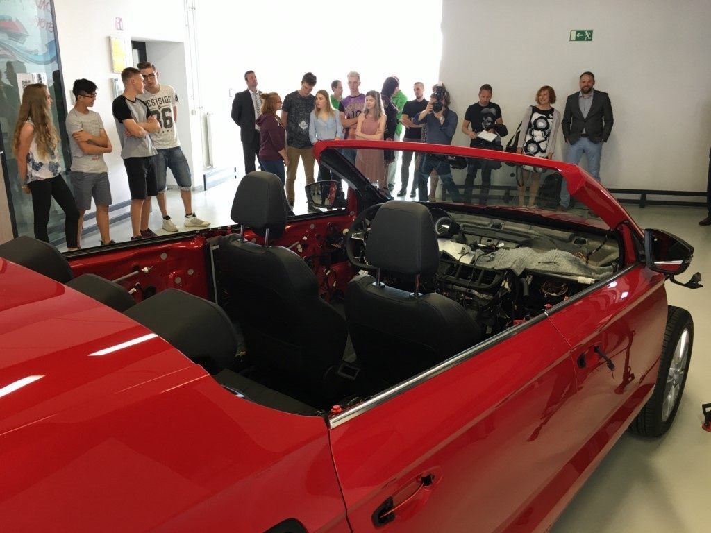 SKODA KAROQ CABRIOLET SURGE COMO UM PROTÓTIPO EM ESCALA REAL, foto 4