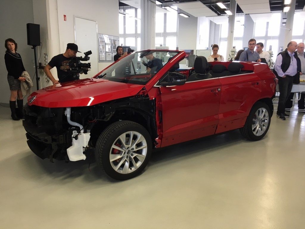 SKODA KAROQ CABRIOLET SURGE COMO UM PROTÓTIPO EM ESCALA REAL, foto 5
