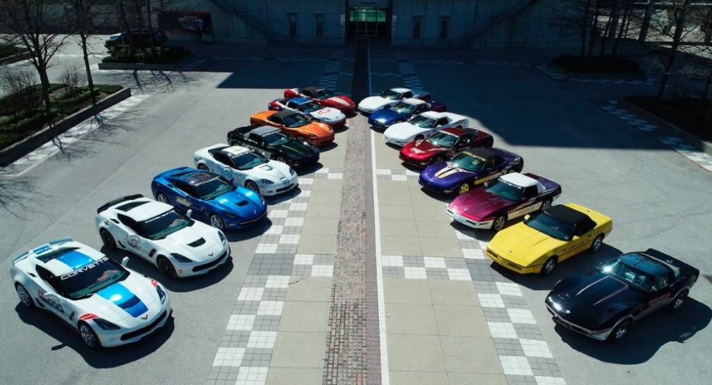 UMA COLEÇÃO ÚNICA DE EXEMPLARES DO CHEVROLET CORVETTE INDY 500 PACE CAR FOI VENDIDA POR 1.76 MILHÕES DE DÓLARES, foto 1
