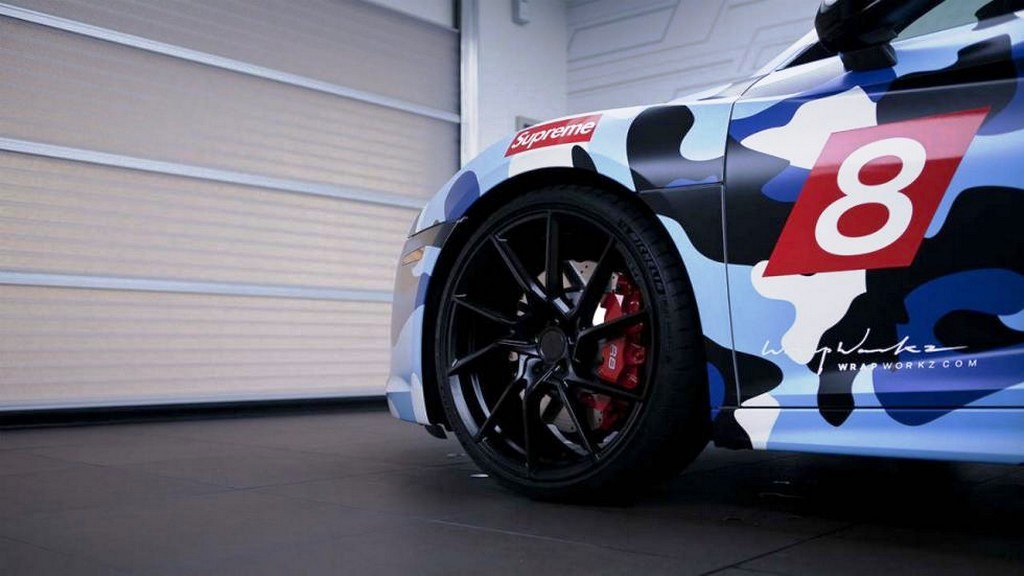 AUDI R8 RECEBE TRATAMENTO DE CAMUFLAGEM E UM BAÚ NO TETO, foto 4