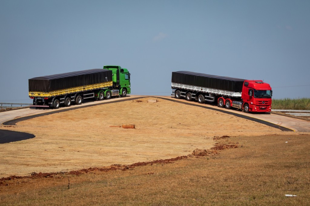 MERCEDES-BENZ INAUGURA CAMPO DE PROVAS NO BRASIL E ACELERA O DESENVOLVIMENTO DE CAMINHÕES E ÔNIBUS, foto 2