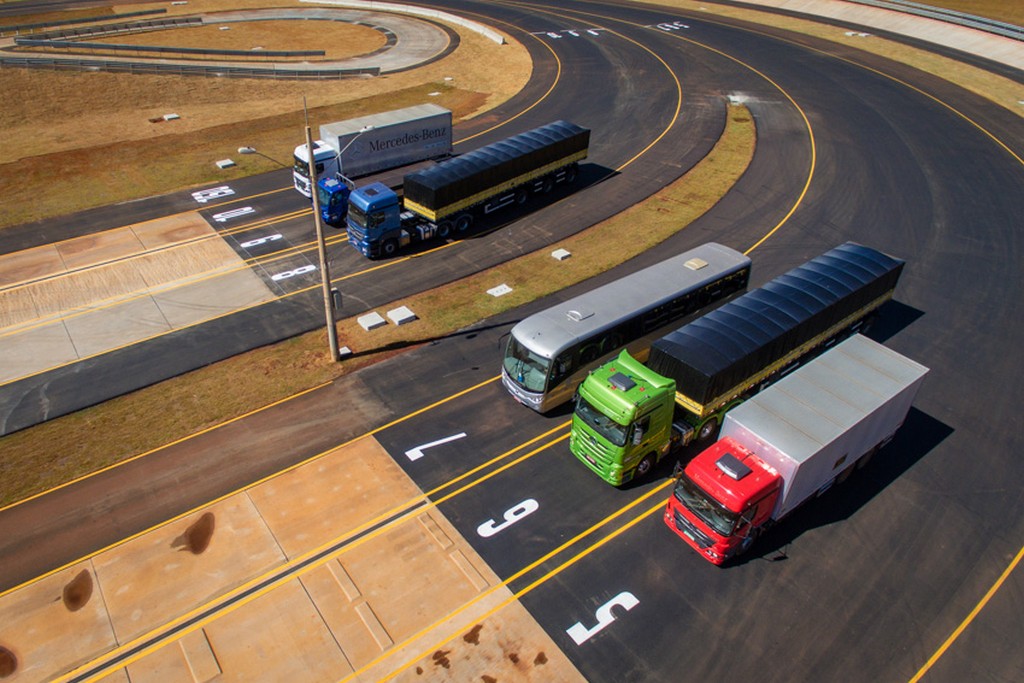 MERCEDES-BENZ INAUGURA CAMPO DE PROVAS NO BRASIL E ACELERA O DESENVOLVIMENTO DE CAMINHÕES E ÔNIBUS, foto 3