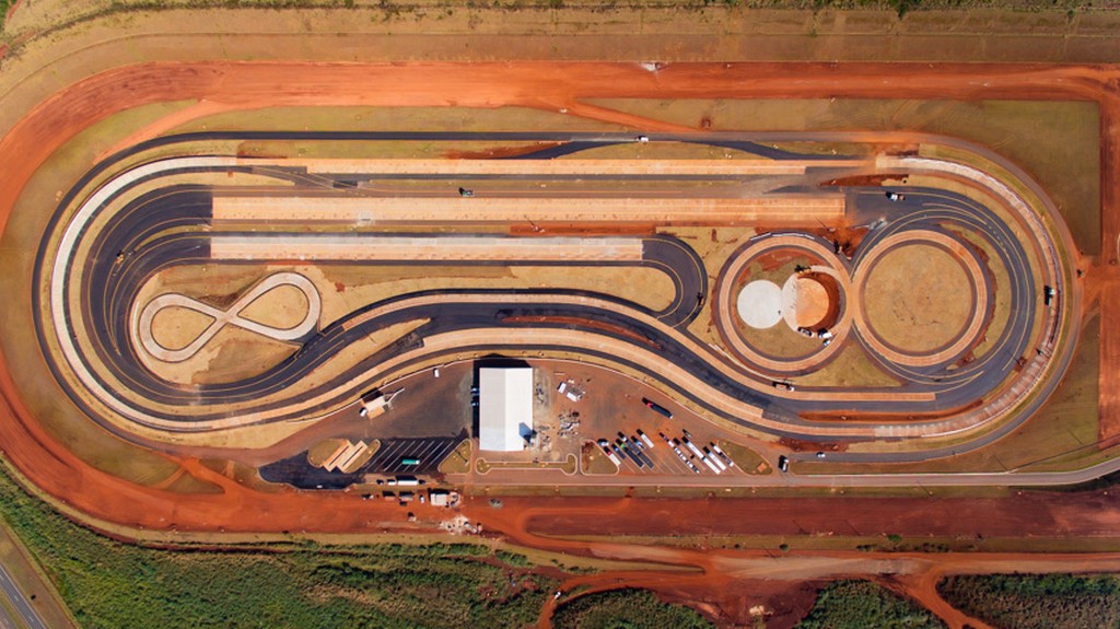 MERCEDES-BENZ INAUGURA CAMPO DE PROVAS NO BRASIL E ACELERA O DESENVOLVIMENTO DE CAMINHÕES E ÔNIBUS, foto 11