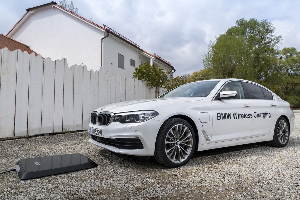 BMW i LANÇA CARREGADOR SEM FIO PARA CARROS HÍBRIDOS, foto 1