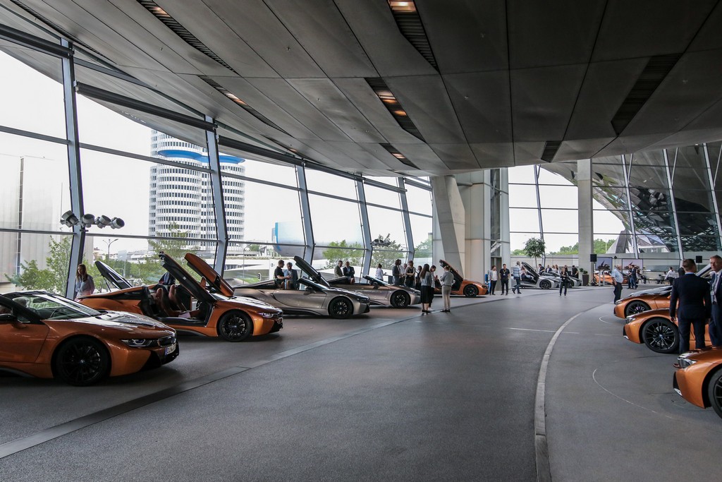 BMW ENTREGA OS PRIMEIROS i8 ROADSTER FIRST EDITION EM MUNICH, foto 1