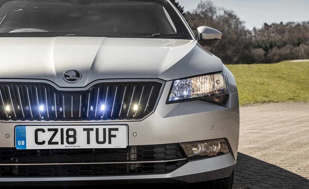 SKODA DO REINO UNIDO REVELA UMA EXCLUSIVA VERSÃO BLINDADA DO SUPERB COMBI, foto 4