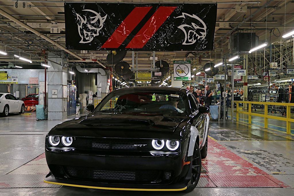 ÚLTIMO DODGE CHALLENGER SRT DEMON SAI DA LINHA DE MONTAGEM, foto 1