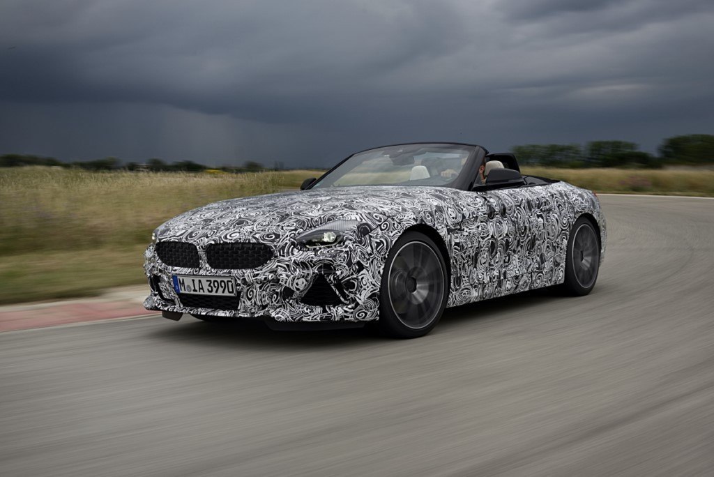 BMW ADIANTA A NOVA GERAÇÃO DO Z4 RODANDO NA PISTA DE TESTES DA MARCA EM MIRAMAS, foto 1