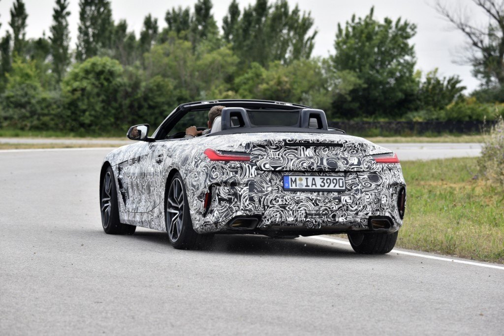 BMW ADIANTA A NOVA GERAÇÃO DO Z4 RODANDO NA PISTA DE TESTES DA MARCA EM MIRAMAS, foto 2