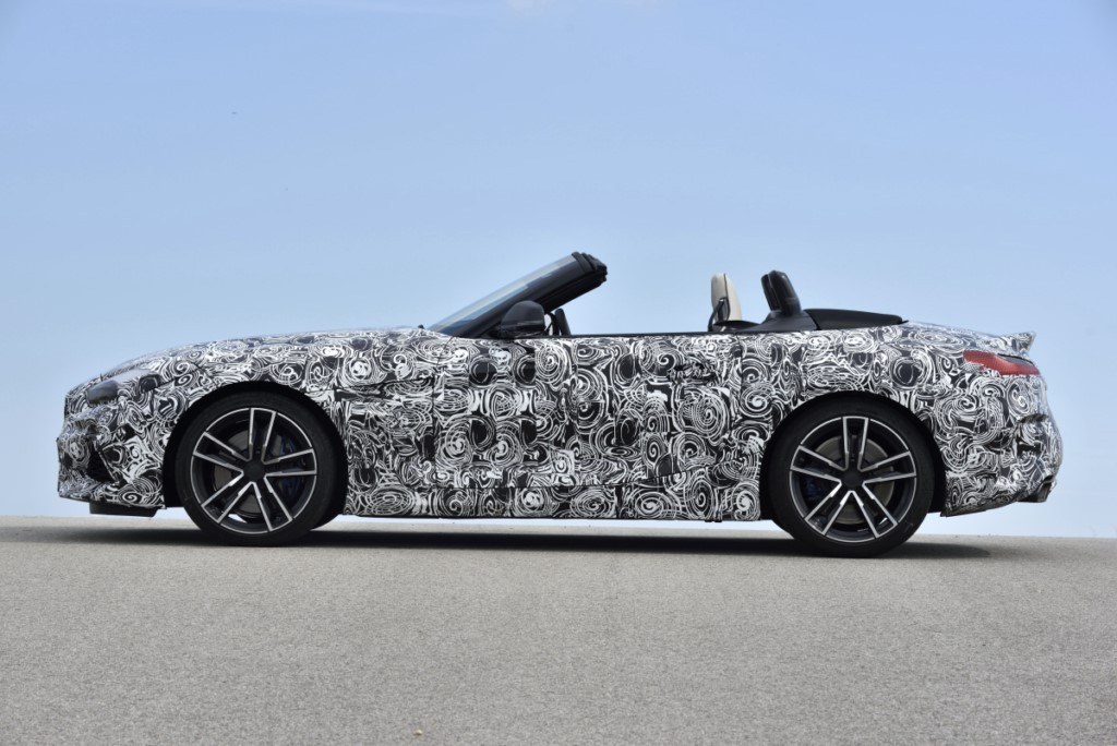 BMW ADIANTA A NOVA GERAÇÃO DO Z4 RODANDO NA PISTA DE TESTES DA MARCA EM MIRAMAS, foto 9