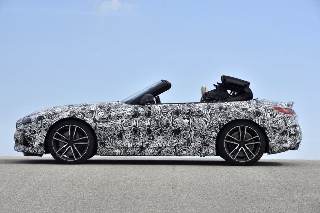 BMW ADIANTA A NOVA GERAÇÃO DO Z4 RODANDO NA PISTA DE TESTES DA MARCA EM MIRAMAS, foto 10