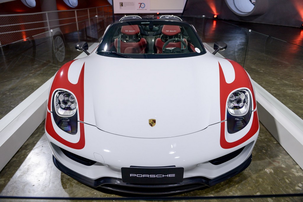 PORSCHE COMEMORA 70 ANOS COM TRADIÇÃO E ESPORTIVIDADE EM TODO O MUNDO, foto 8