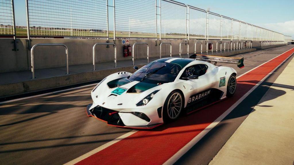 BRABHAM REVELA AS CORES DO NOVO BT62 CELEBRATION SERIES, foto 1