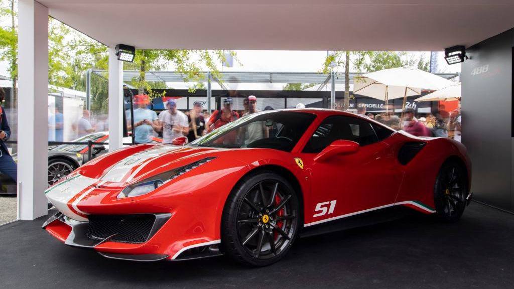 NOVO FERRARI F488 PISTA ‘PILOTI FERRARI’ REVELADO EM LE MANS NO FINAL DE SEMANA, foto 4